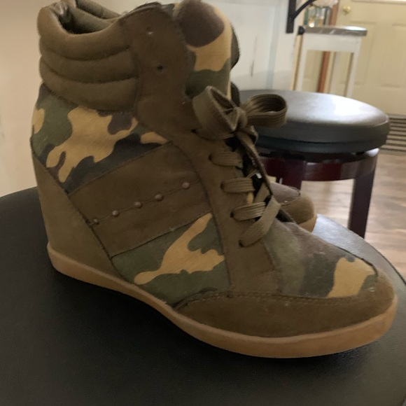 Woman’s shoes - Picture 3 of 4